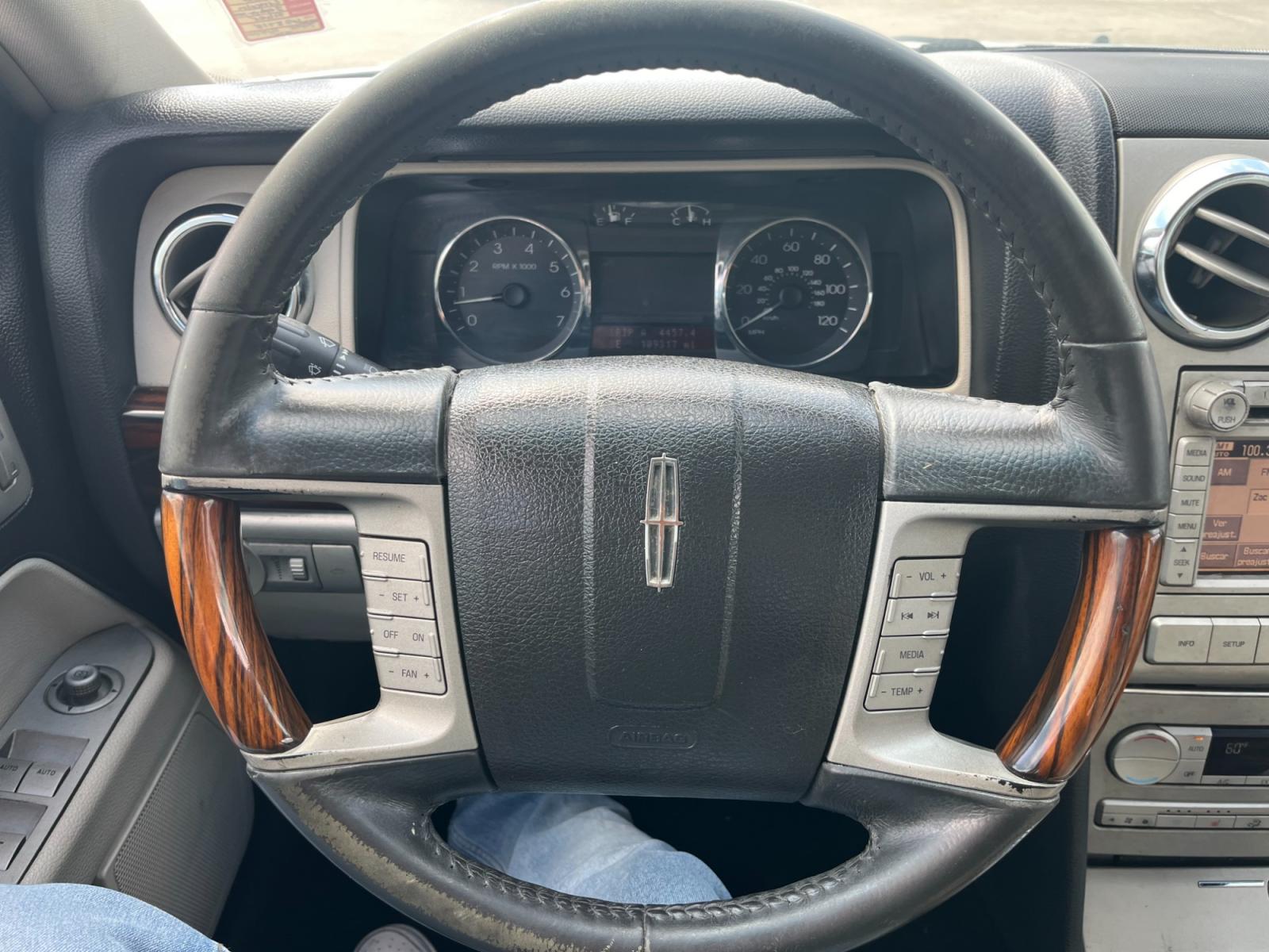 2006 SILVER /gray Lincoln Zephyr Base (3LNHM26146R) with an 3.0L V6 DOHC 24V engine, 6-Speed Automatic Overdrive transmission, located at 14700 Tomball Parkway 249, Houston, TX, 77086, (281) 444-2200, 29.928619, -95.504074 - Photo #15